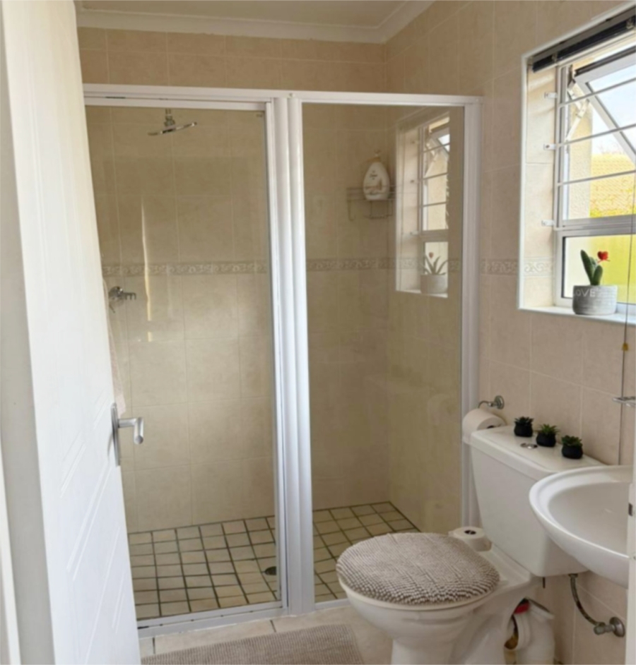To Let 3 Bedroom Property for Rent in Pinehurst Western Cape